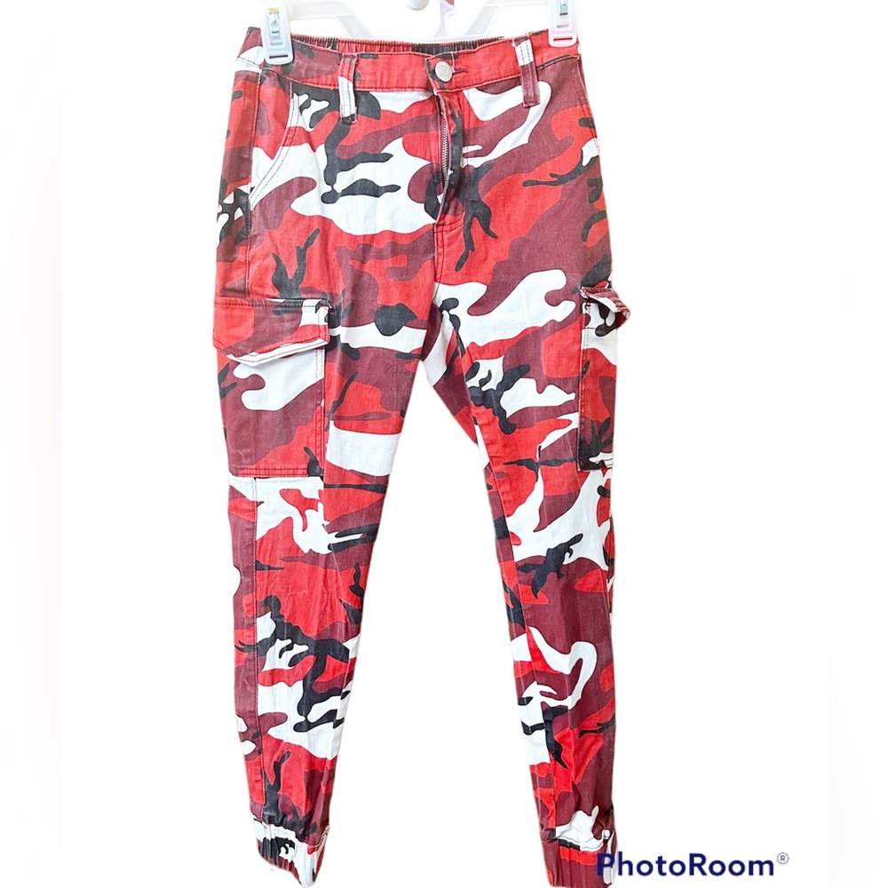 These are red camo print baggy cargo pants. Size small. Only work once.